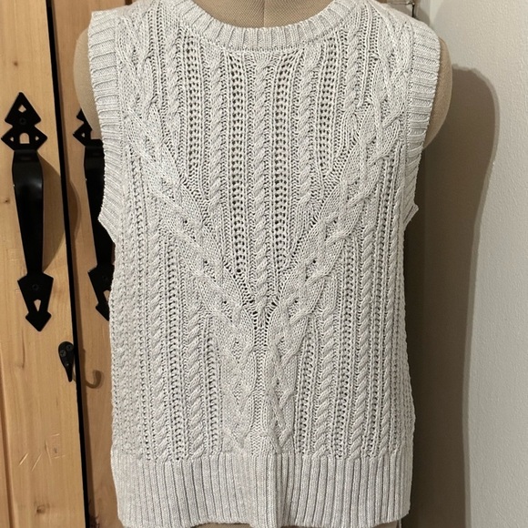 Rachel Zoe Cable Knit Sleeveless Sweater Vest Light Gray - Picture 2 of 10